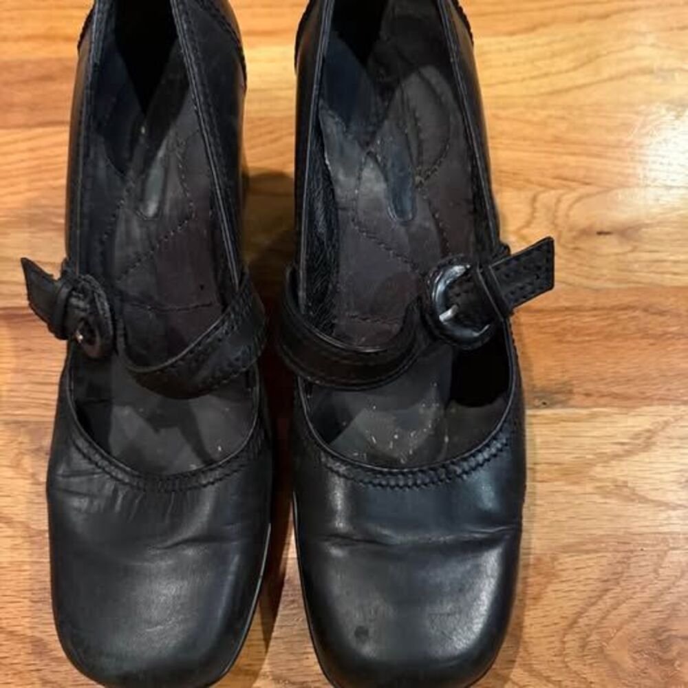 Clarks Leather Mary Jane Heels Size 8.5M